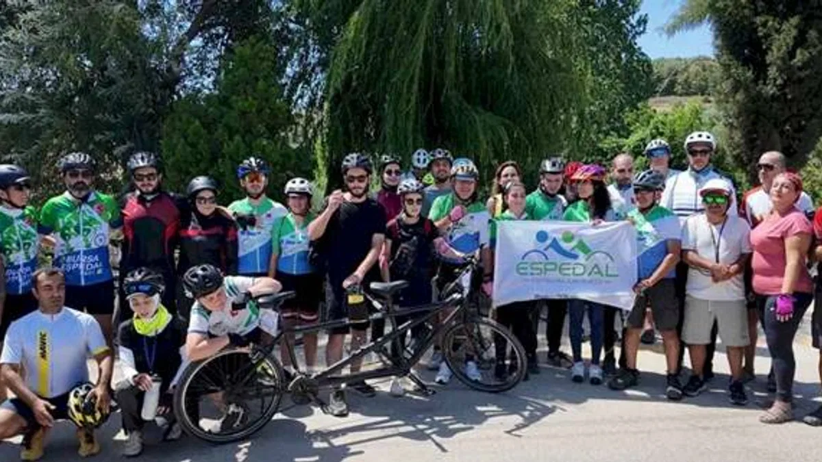 Tandem bisikletlerle Kocaeli'de umuda pedal çevirdi