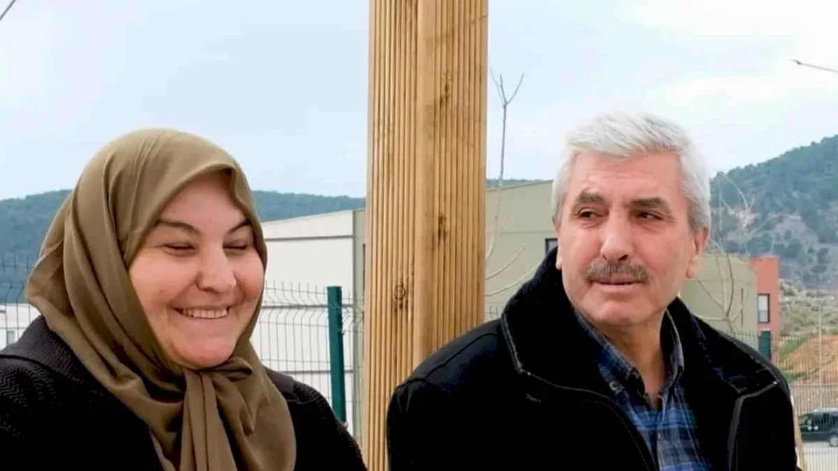 Depremzede aile bayramı yeni evlerinde karşıladı