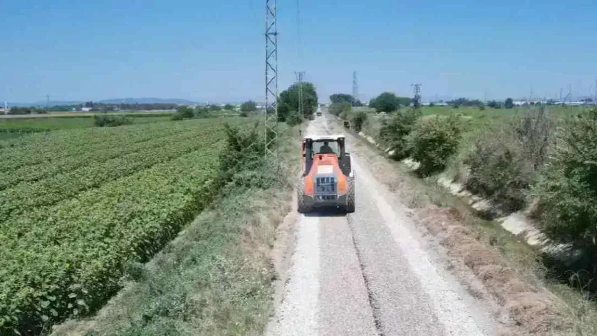 Manisa'da 4,5 kilometrelik ova yoluna asfalt