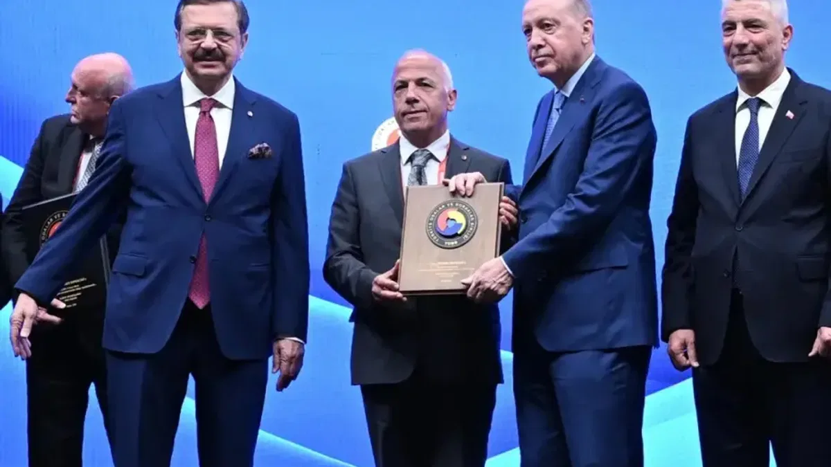 TOBB'dan Artvin Ticaret Borsası Başkanı Akyürek’e hizmet şeref plaketi