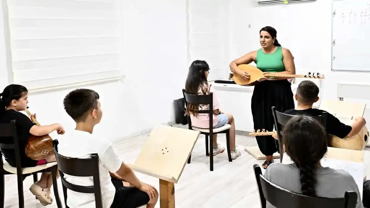 Antalya'da bağlamanın sesi Değirmenönü’nde yankılanıyor