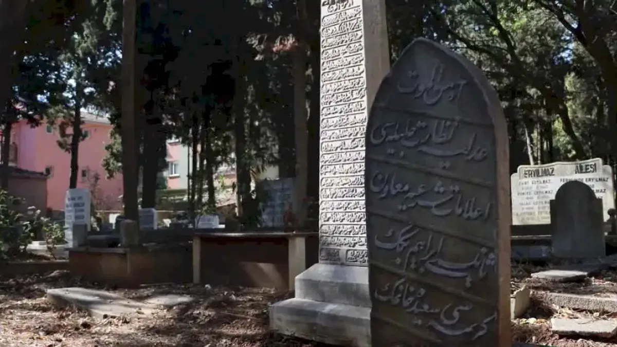 İstanbul Maltepe Mezarlığı'nda tarih gün yüzüne çıkıyor