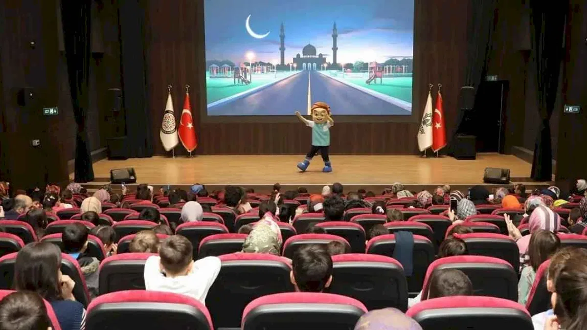 “Ramazan Neşesi Karatay’da” tiyatro gösterisine yoğun ilgi