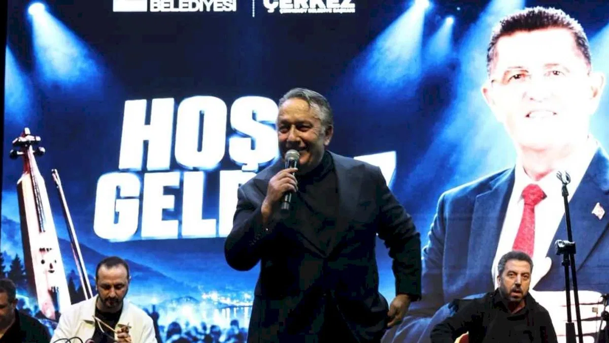 Çekmeköy'de İsmail Türüt konseriyle horon coşkusu yaşandı