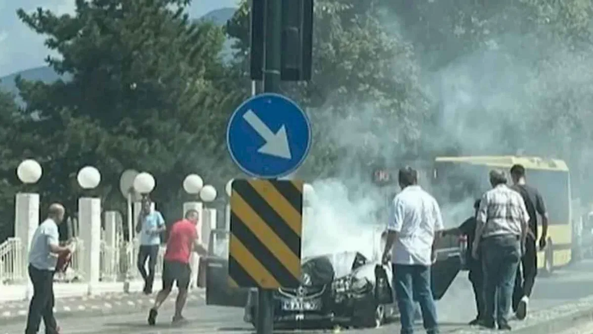 Bursa'da hareket halindeki araç alev aldı