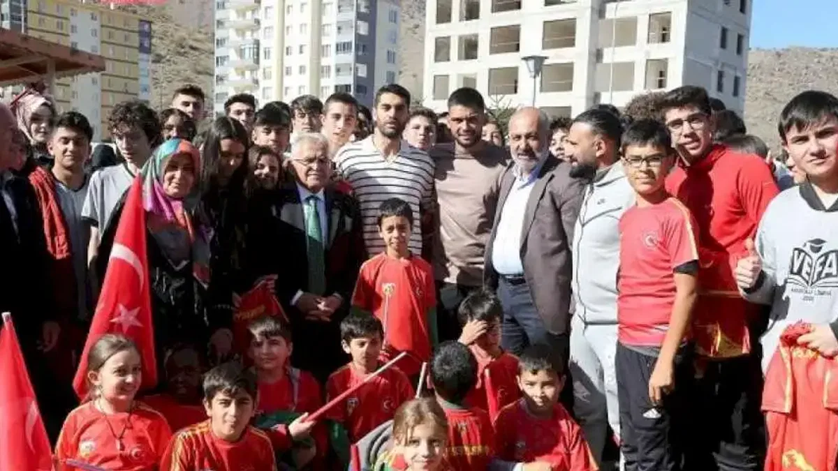 Altınoluk Sosyal Yaşam Merkezi'ne Kayserispor sürprizi