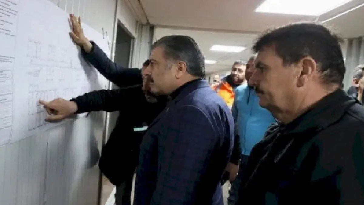 Bakan Koca, Defne’deki Kocaeli'nin hastanesini inceledi