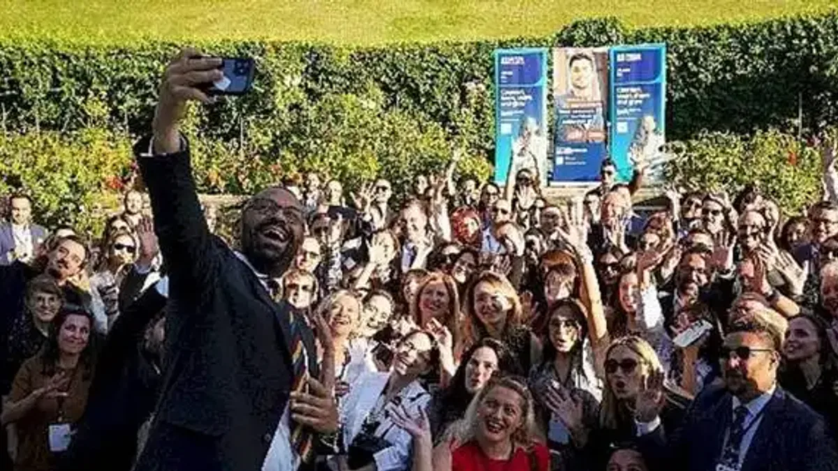 Birleşik Krallık Dışişleri Bakanı, Birleşik Krallık Mezunları ile bir Araya Geldi