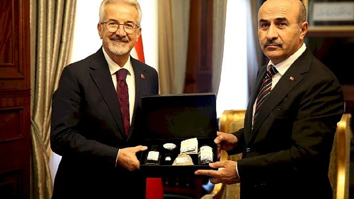 Başkan Erdem'den Nezaket Ziyareti