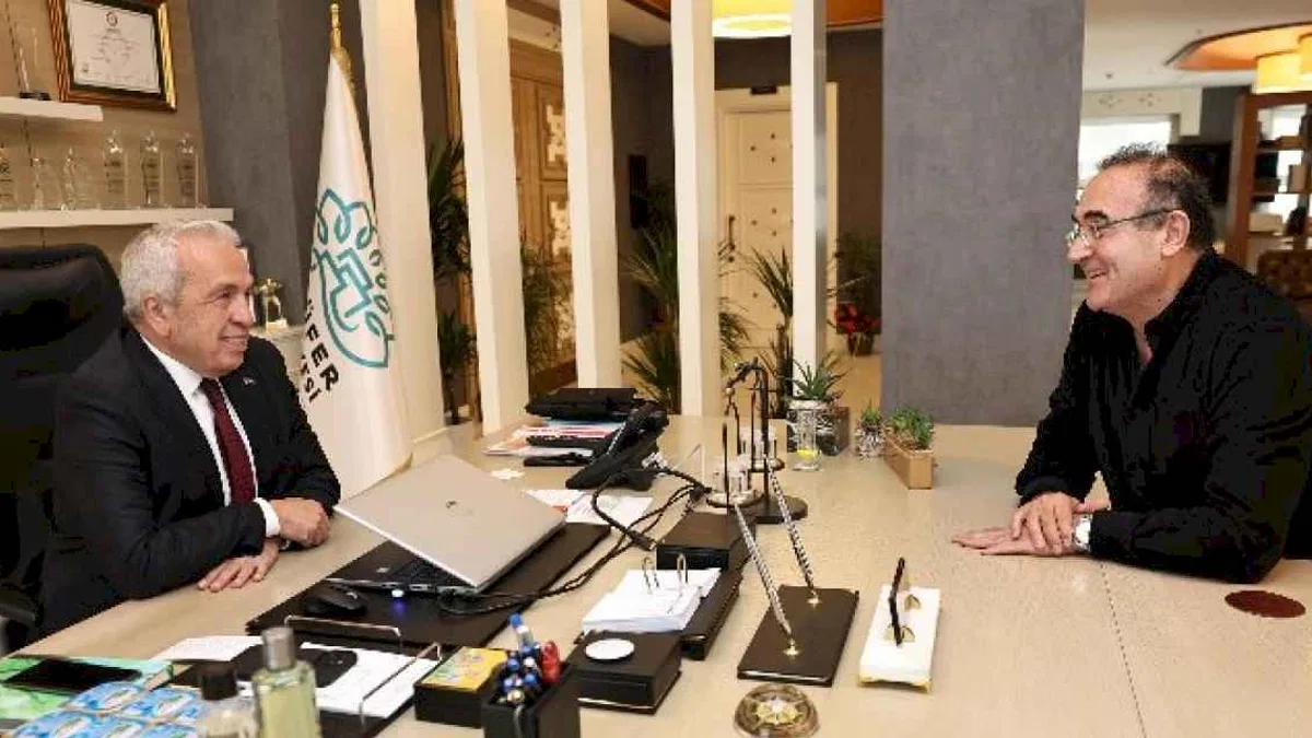 Sunay Akın Eczacılık Kültürü Müzesi’ni Başkan Özdemir’e anlattı