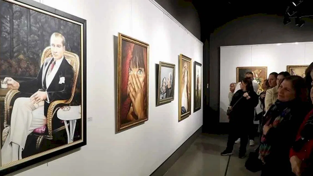 Büyüleyici reprodüksiyon resim sergisine yoğun ilgi