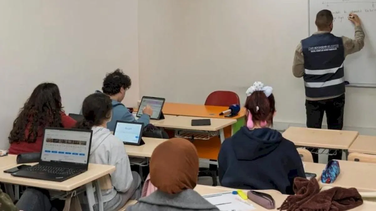 İzmirli öğrencilere yapay zekâ destekli matematik