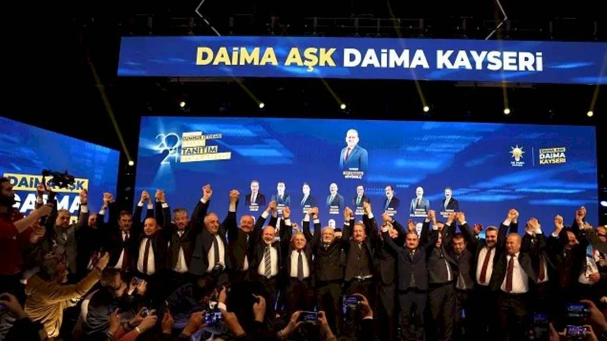 Kayseri belediye başkan adaylarından gövde gösterisi