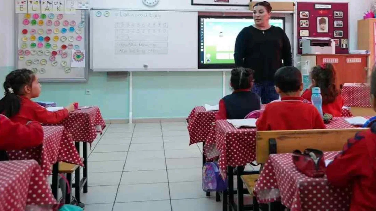 Sözleşmeli öğretmen eşlere il değişikliği müjdesi... Başvurular 12 Ağustos’ta başlıyor
