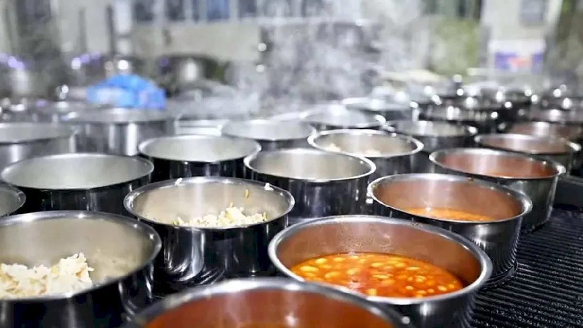 Denizli'de aşevi binlerce kişiye sıcak yemek sunuyor