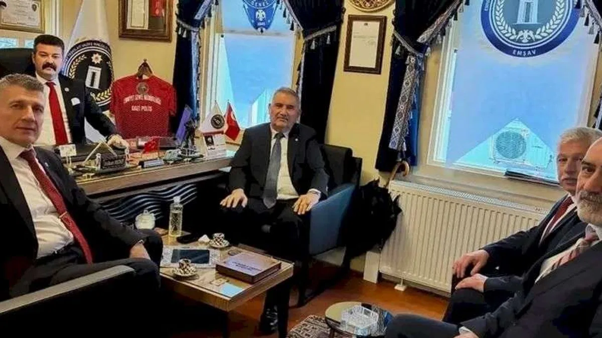 EMSAV’a emekli polis başkanlarından anlamlı ziyaret