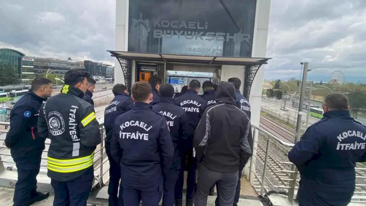 Kocaeli İtfaiyesi'nden personeline 'asansörde kurtarma' eğitimi