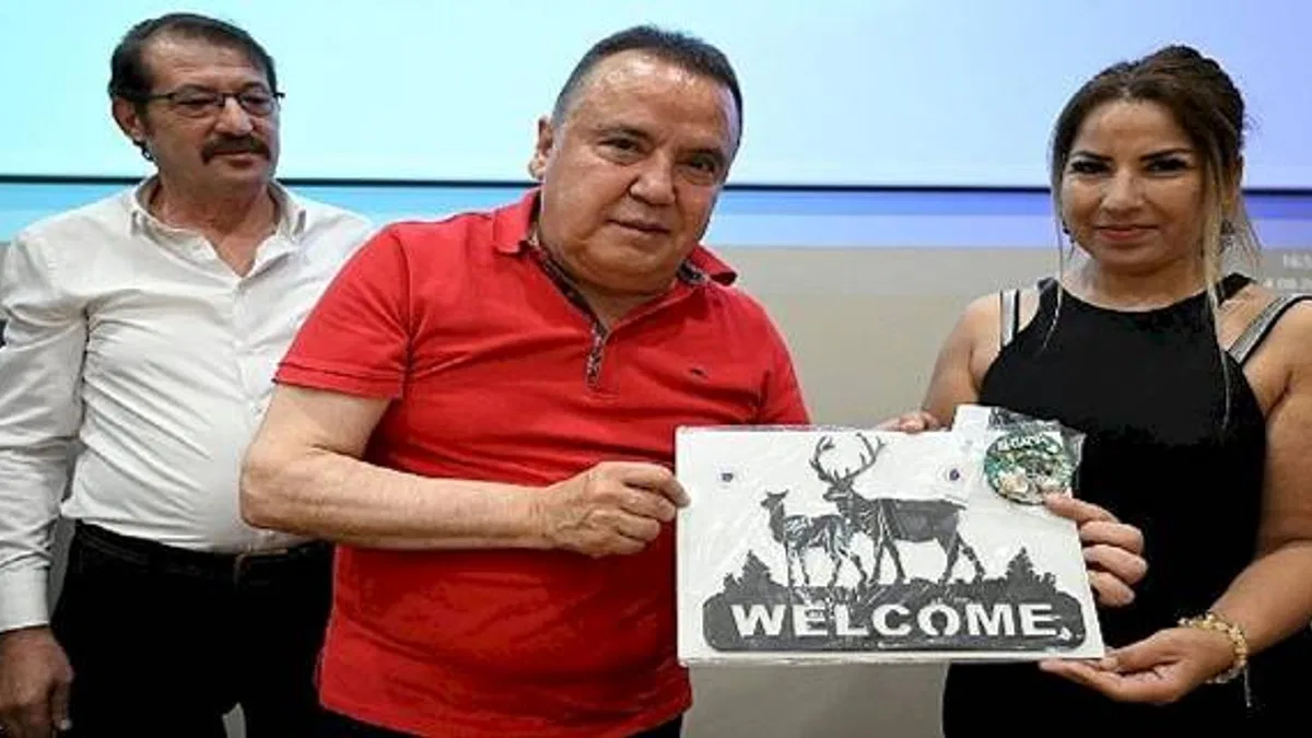 Başkan Böcek Antalya Kanaat Önderleri Platformu'nu ağırladı