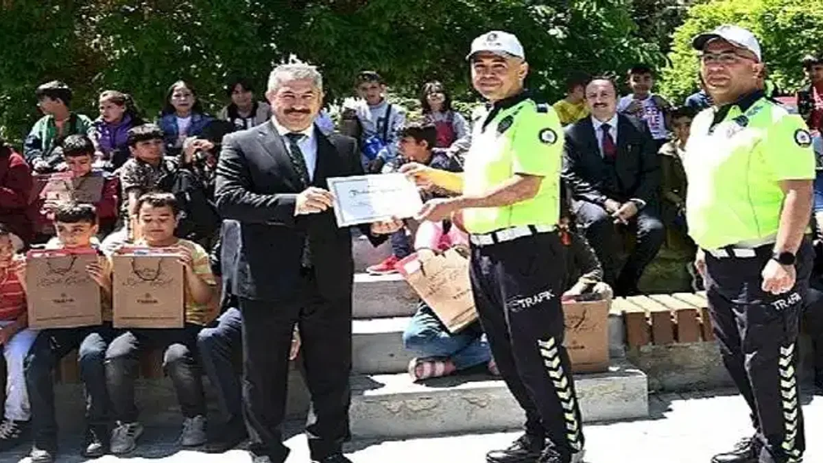 Selçuklu Belediyesi örnek okul dışı öğrenme ortamlarından olan ve çocuklara trafik bilincini küçük yaştan itibaren aşılayan Trafik Eğitimi verdi
