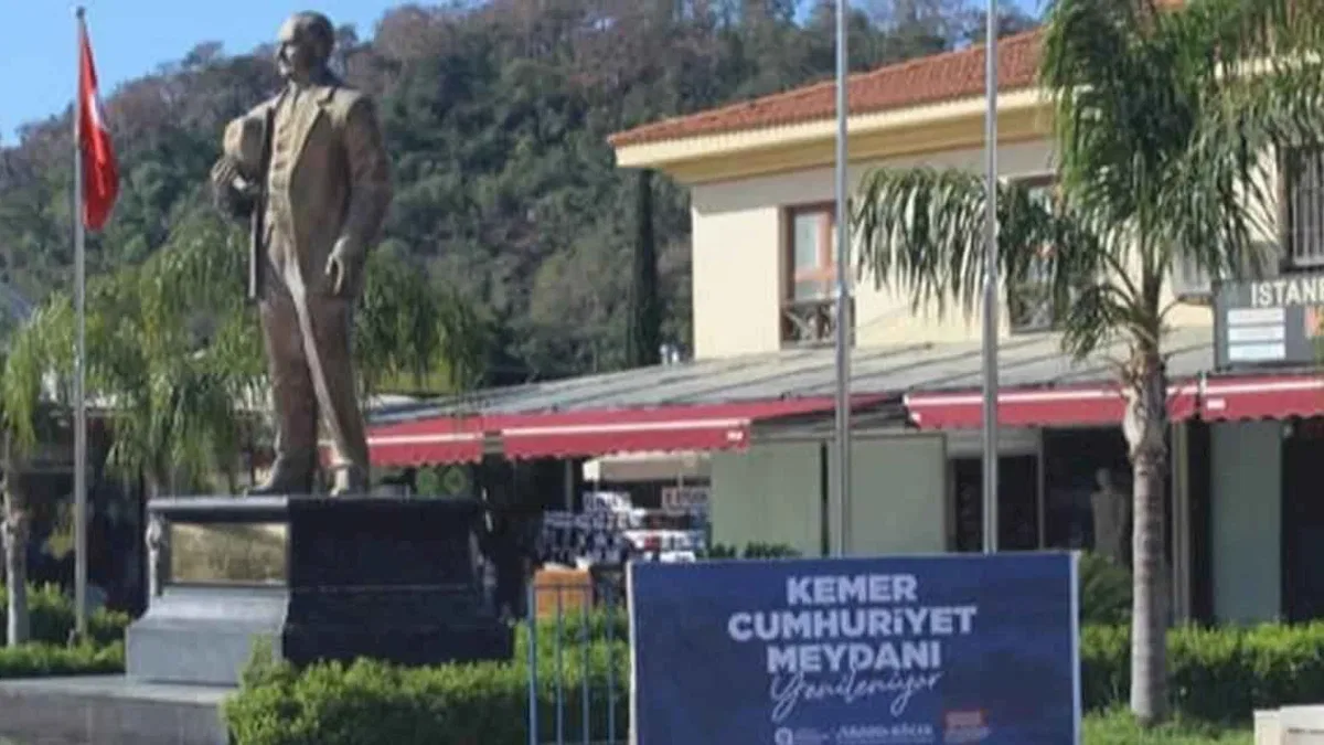 Antalya Kemer Cumhuriyet Meydanı turizm sezonuna hazırlanıyor