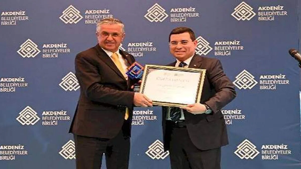 Başkan Topaloğlu'nun eğitim projesine birincilik ödülü
