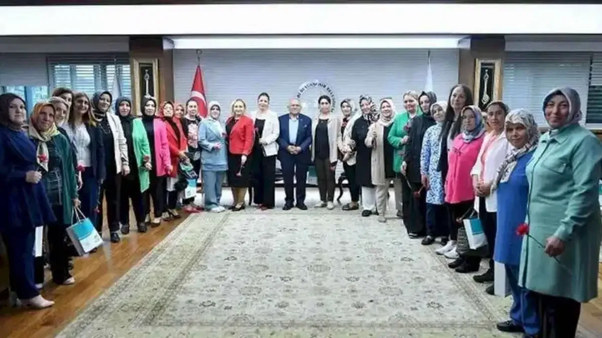 Kayseri Büyükşehir'den kadın muhtarlara Anneler Günü toplantısı