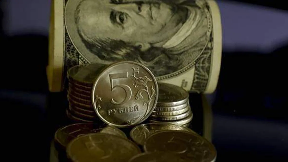 Rus rublesi dolar ve avro karşısında değer kazanmaya devam ediyor
