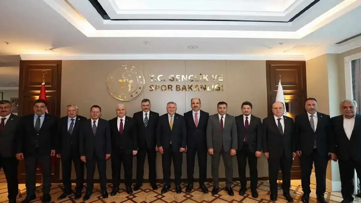 Konya heyeti Bakan Bak ile gençlik ve spor yatırımlarını görüştü