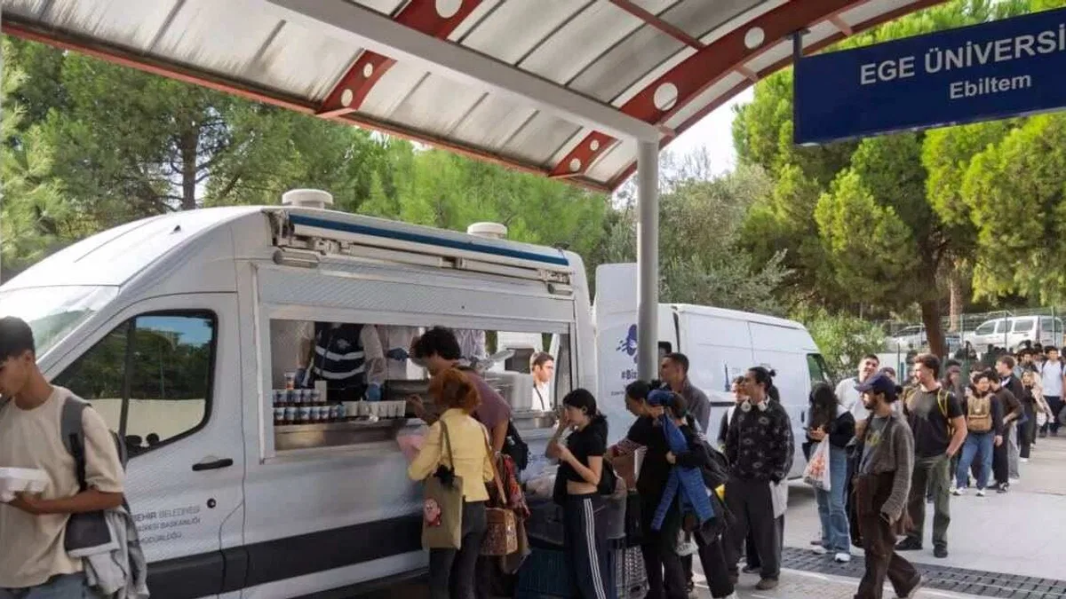 İzmir'de üniversite öğrencilerine ücretsiz sıcak yemek desteği