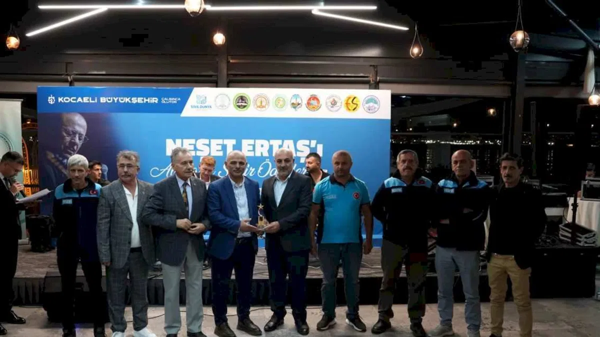 Kocaeli'de Neşet Ertaş vefa gecesi düzenlendi