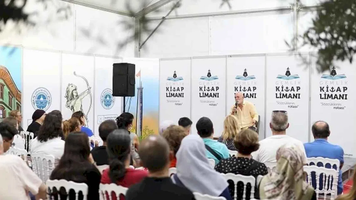 Kitapseverler Gemlik Kitap Limanı’na akın etti
