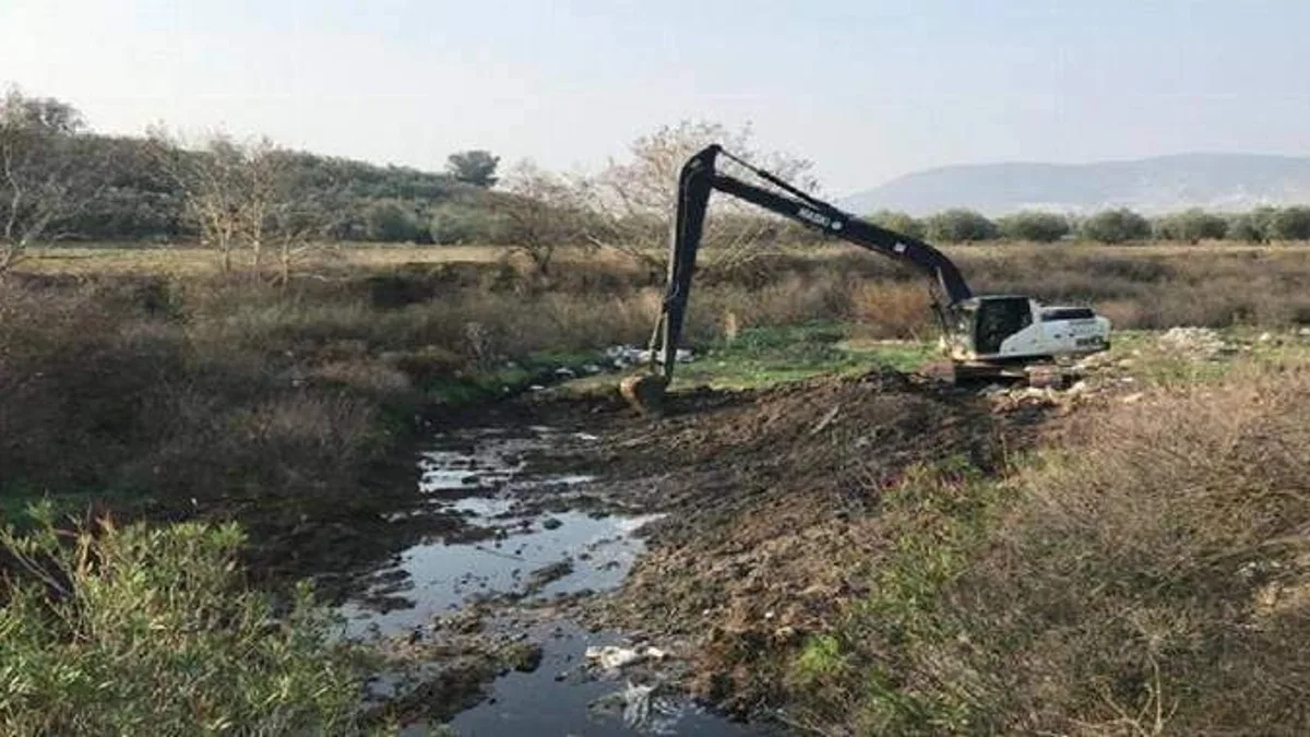 Manisa Akhisar'da dere temizlikleri sürüyor