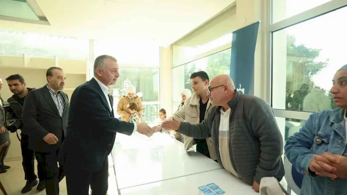 Gebze'de evlerine giremeyen ailelere moral ziyareti