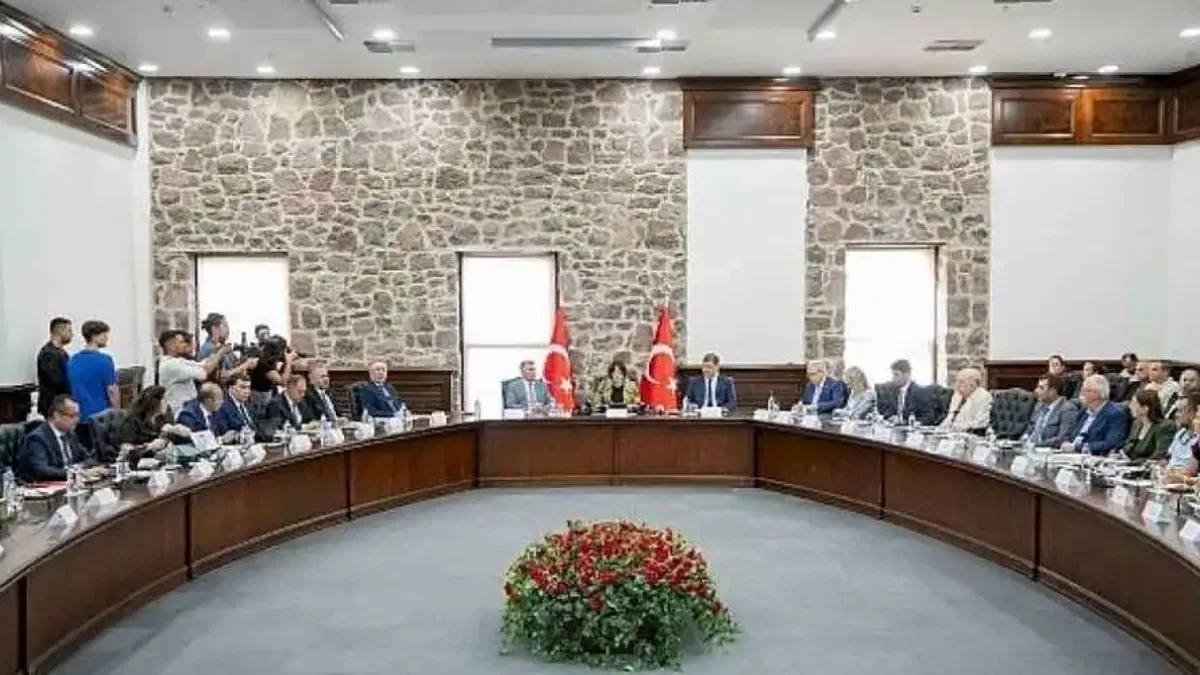 Başkan Tugay, İzmir Körfezi Acil ve Kısa Vadeli Eylem Planı'na itiraz nedenlerini açıkladı: "Şerhimi paylaşarak imzalayacağım"