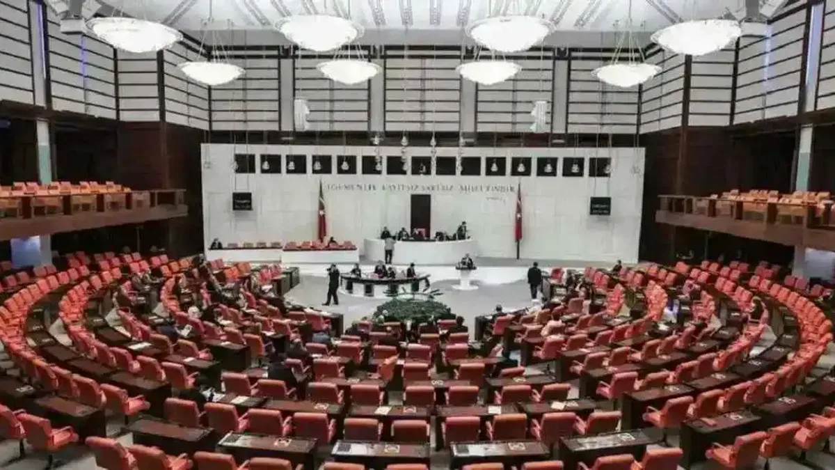 TBMM'deki sandalye dağılımı yeniden şekillendi... İşte son durum