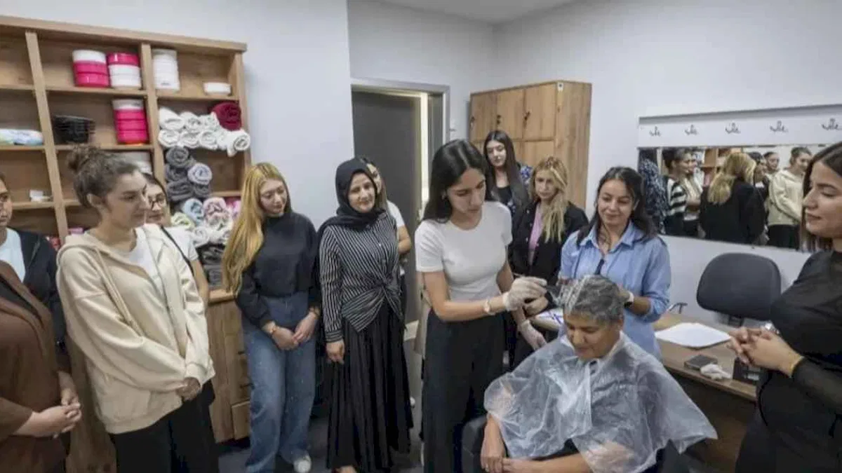 Mersin'de saç renklendirme kursuna yoğun ilgi