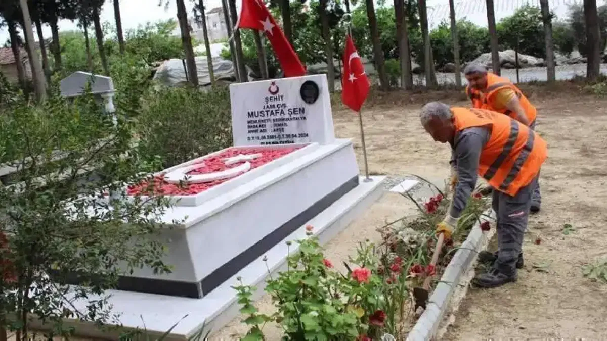 Antalya’da mezarlıklar bayram ziyaretine hazır