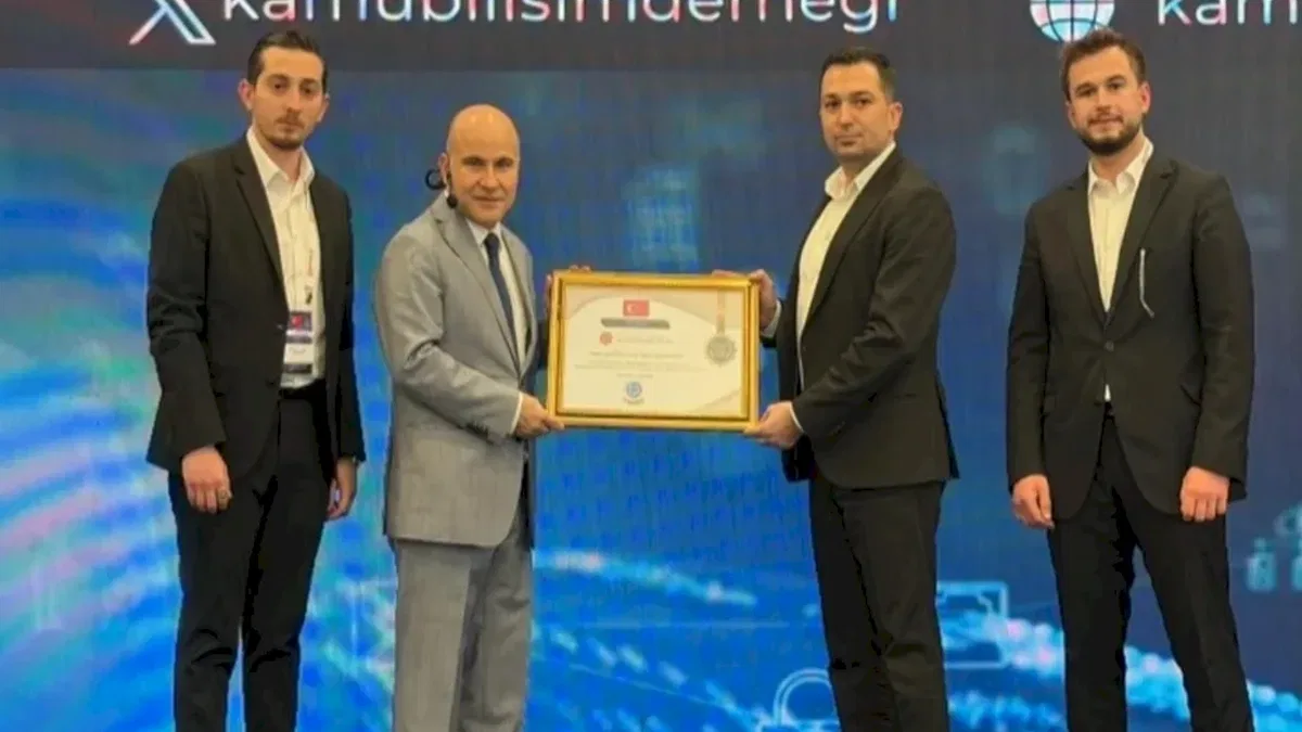 Kamu Bilişim'den İletişim'e başarı belgesi
