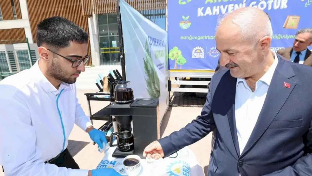 Gebze'de 'atığını getir, kahveni götür'