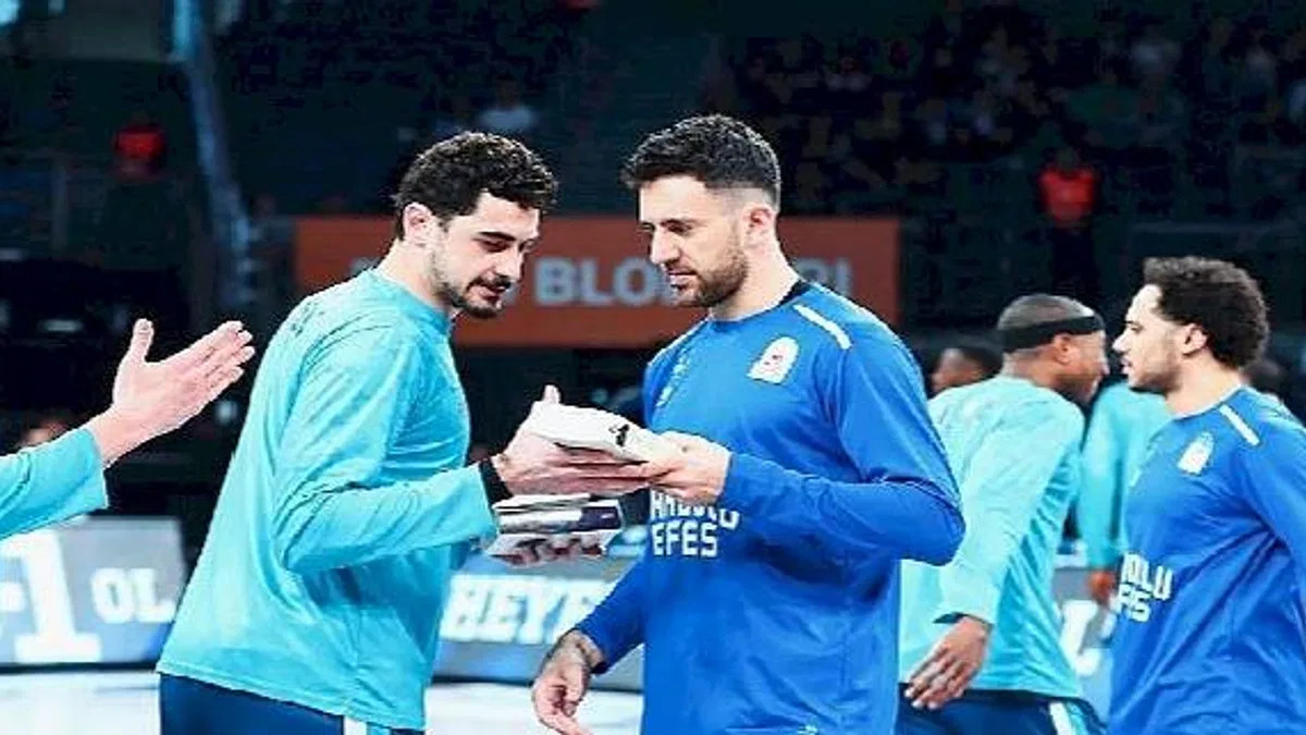 Anadolu Efes'in Anadolu Vakfı ile Gelenekselleşen "Bir Kitap da Sen Getir" Projesinde Depremzedeler İçin Binlerce Kitap Toplandı