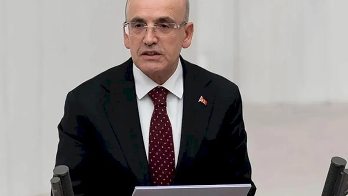 Bakan Şimşek: Akaryakıttaki artışın vergi yükünü geçici hafifletiyoruz