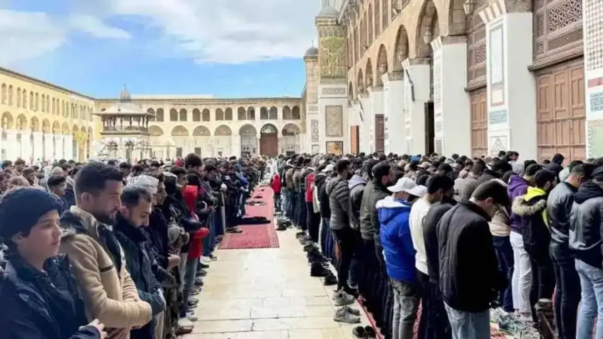 Şam’da tarihi Emevi Camii’nde üçüncü Cuma