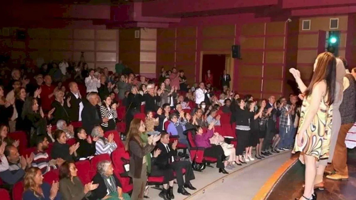 Eskişehir Şehir Tiyatroları 100 bin sanatseverle buluştu