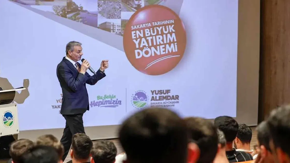 Başkan Alemdar Sakaryalı gençlerle AKM’de buluştu