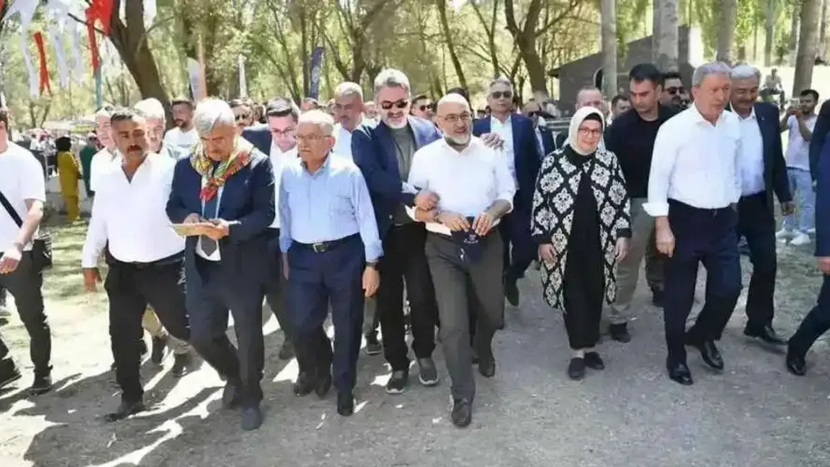 Akar ve Büyükkılıç, milletvekilleri ile birlikte Dadaloğlu Şenliklerine katıldı