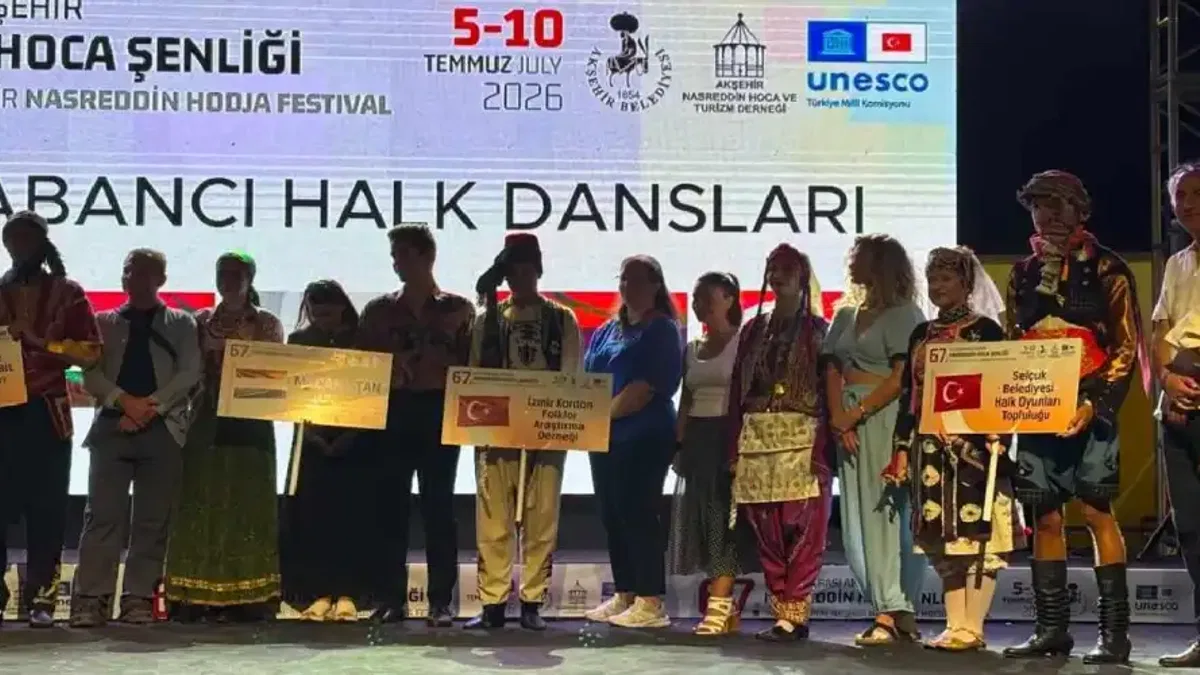 Efes Selçuk Halk Oyunları ekibinden muhteşem performans