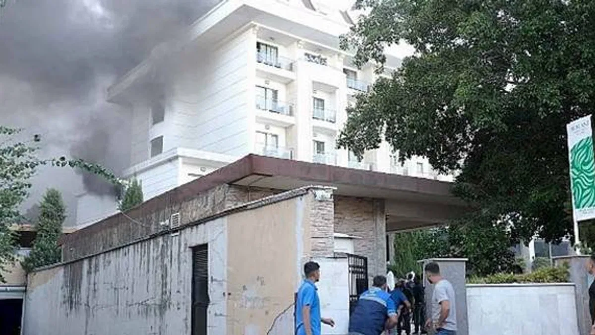 Kemer'de otel yangını
