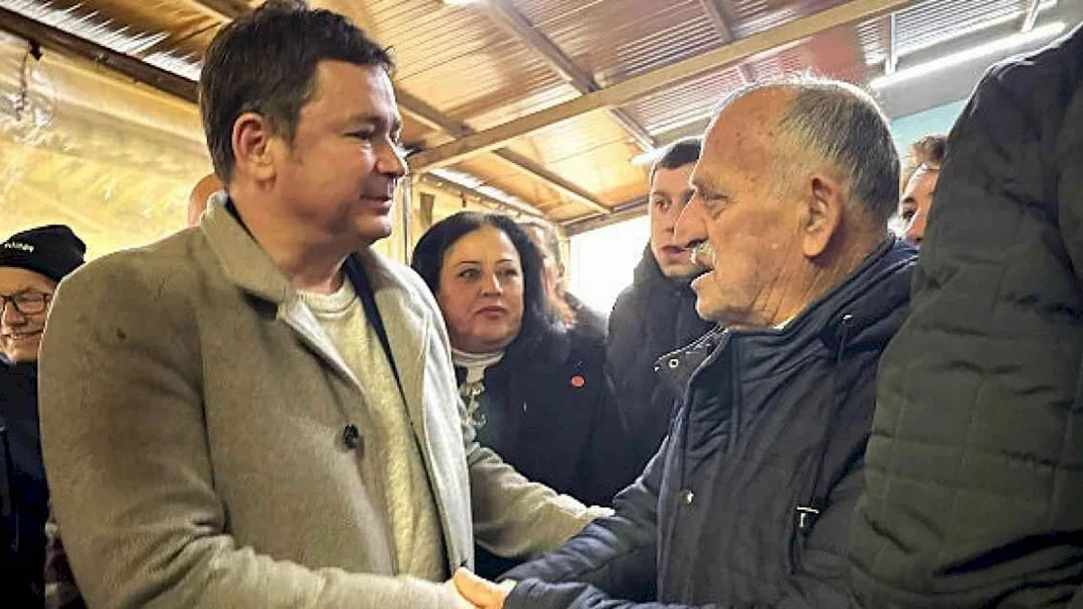 Başkan Aydın mahalleleri adım adım geziyor