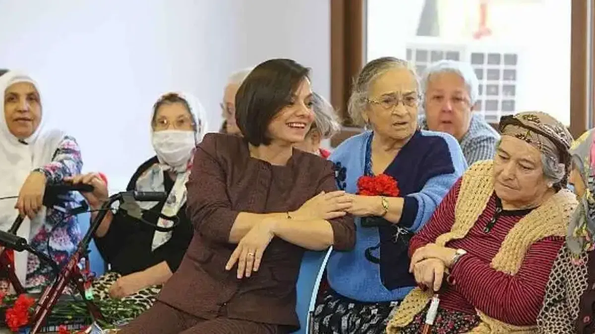 Başkan Kınay'dan Huzurevi'nde anlamlı yeni yıl kutlaması