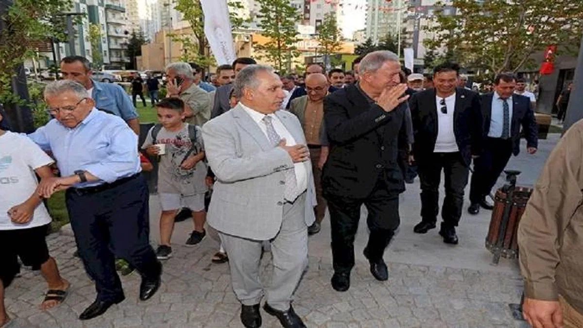 Hulusi Akar'dan Mevlana Meydanı'na tam not